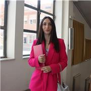 Laureata in Economia e legislazione aziende